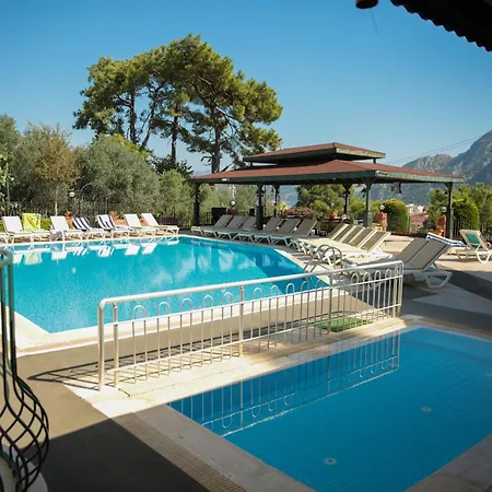 Life Aparthotel 3*